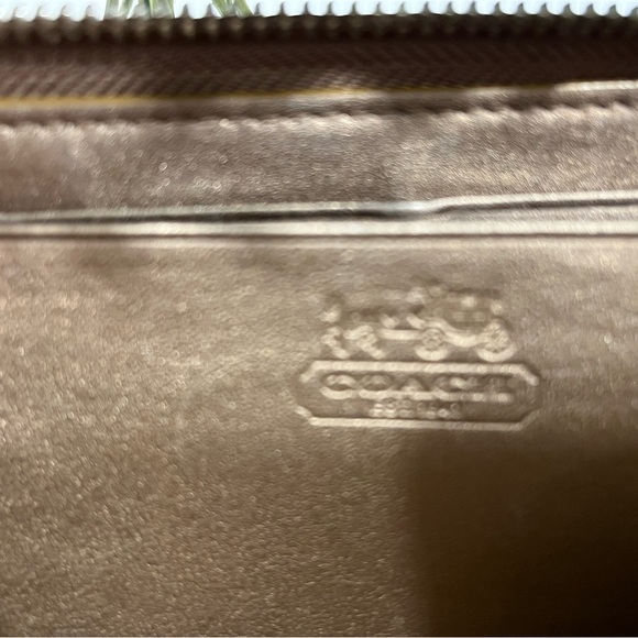 Authentic Coach Large Zipper Classic "C" Wallet (Tan/Brown) - Picture 4 of 8